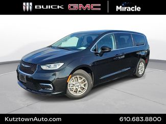 Used 2023 Chrysler Pacifica Touring-L video 1