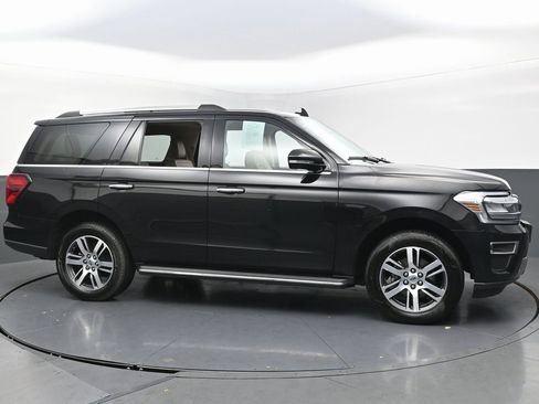 Used 2023 Ford Expedition Limited image 6