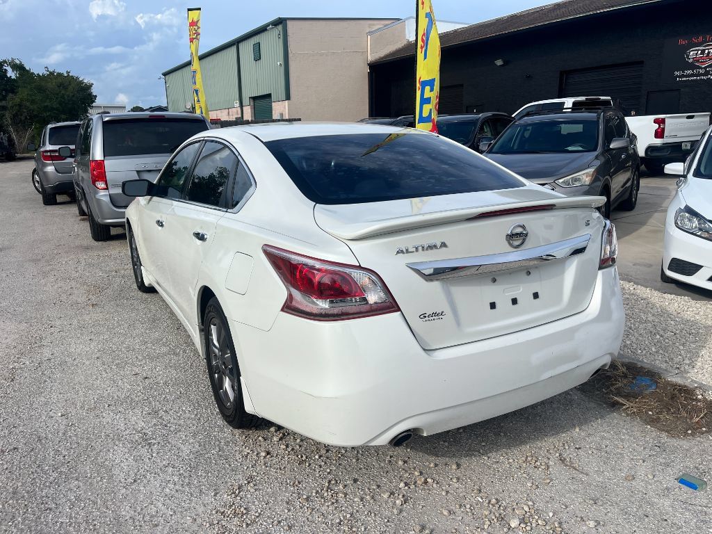 Used 2015 Nissan Altima 2.5 S w/ Sport Value Package FWD image 2