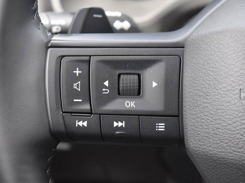 Used 2025 Nissan Rogue SV FWD image 6