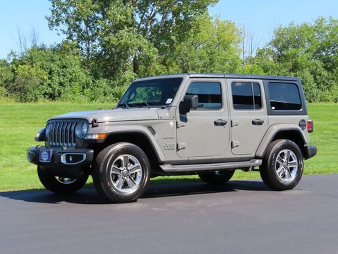 Certified 2018 Jeep Wrangler Unlimited Sahara AWD/4WD image 17