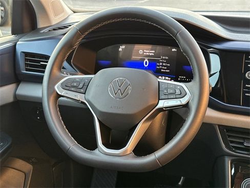 Certified 2023 Volkswagen Taos SE w/ Panoramic Sunroof Package image 21