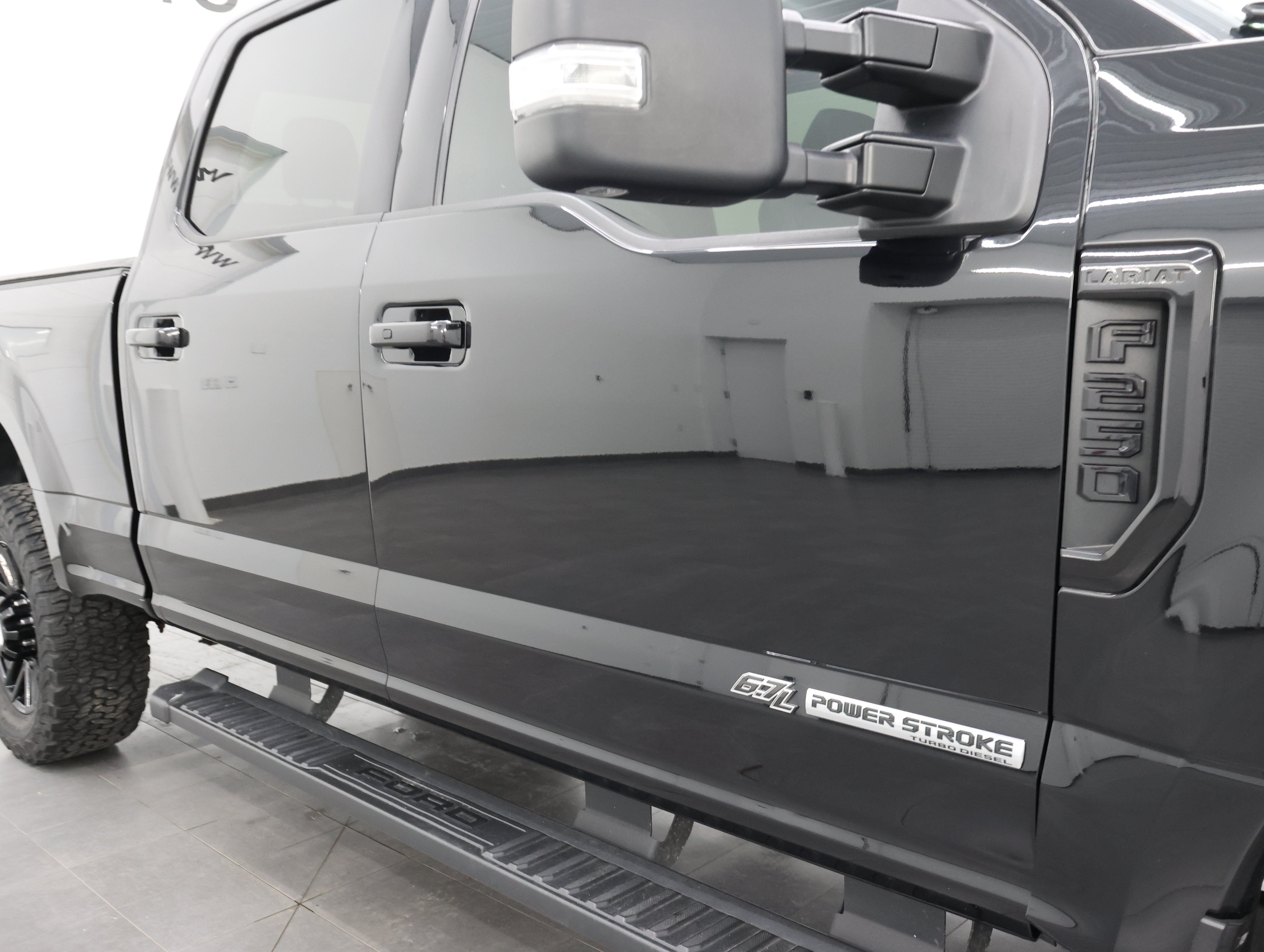 Used 2022 Ford F250 Lariat w/ Black Appearance Package AWD/4WD image 23