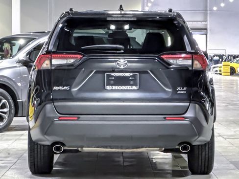 Used 2022 Toyota RAV4 XLE image 9