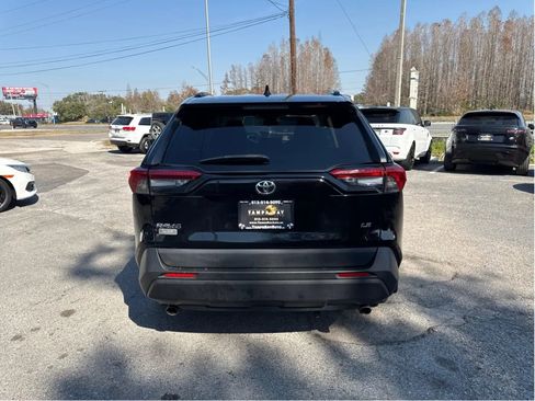 Used 2019 Toyota RAV4 LE image 6