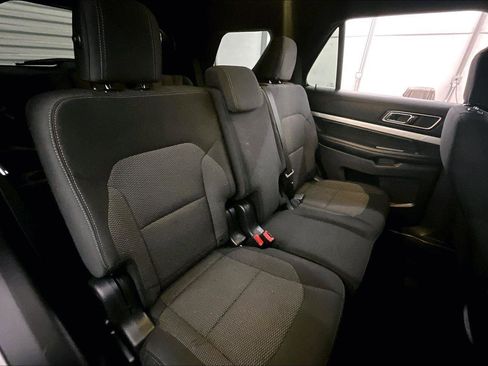Used 2017 Ford Explorer XLT image 27