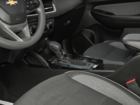 Used 2026 Chevrolet Trax LT w/ LPO, Blackout Package FWD image 31
