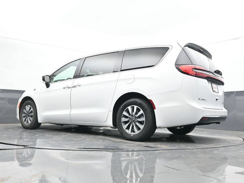Used 2024 Chrysler Pacifica Limited FWD image 29