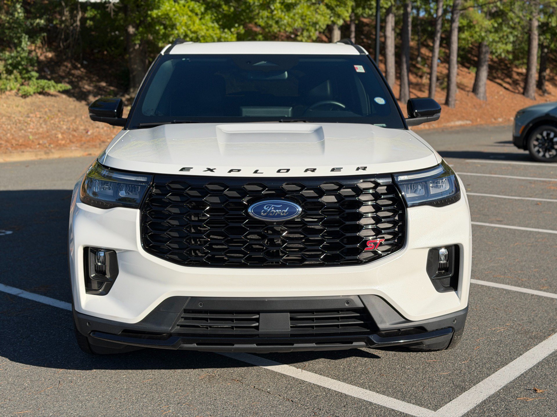 Used 2025 Ford Explorer ST AWD/4WD image 2