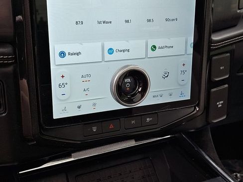 Used 2023 Ford F150 Lightning Platinum AWD/4WD image 19