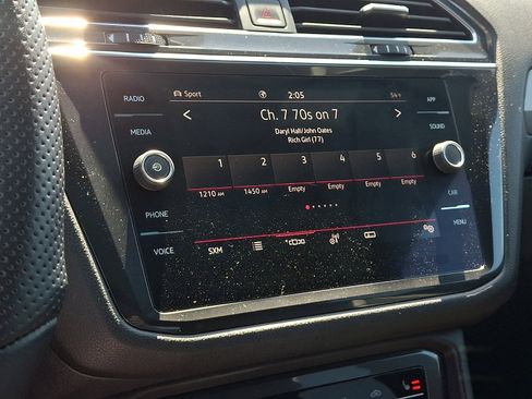 Certified 2022 Volkswagen Tiguan SE R-Line AWD/4WD image 17