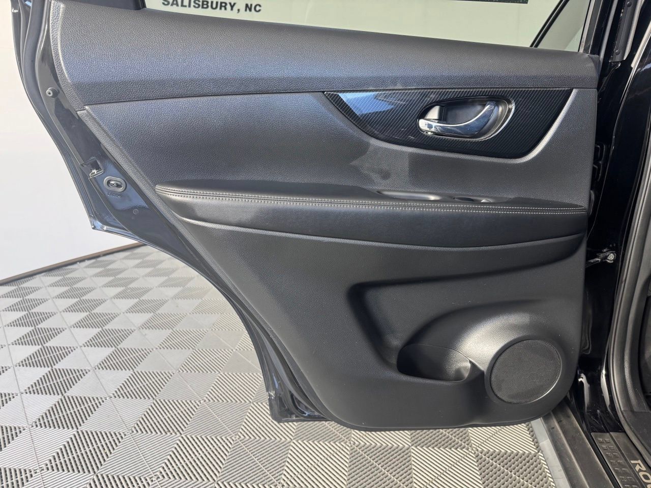 Used 2017 Nissan Rogue SL FWD image 24