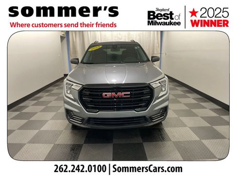 Used 2024 GMC Terrain SLE w/ Driver Convenience Package image 8