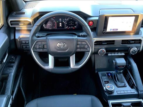Used 2024 Toyota Tacoma TRD Off-Road image 5