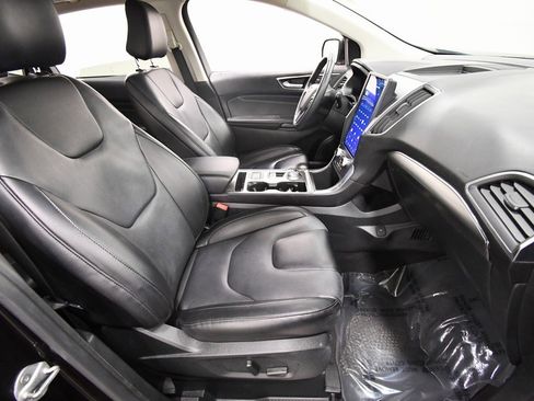 Used 2022 Ford Edge Titanium image 15