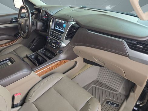 Used 2019 Chevrolet Suburban Premier image 33