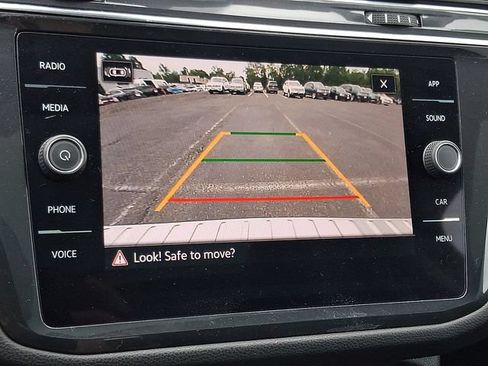 Used 2023 Volkswagen Tiguan SE w/ Panoramic Sunroof Package AWD/4WD image 18