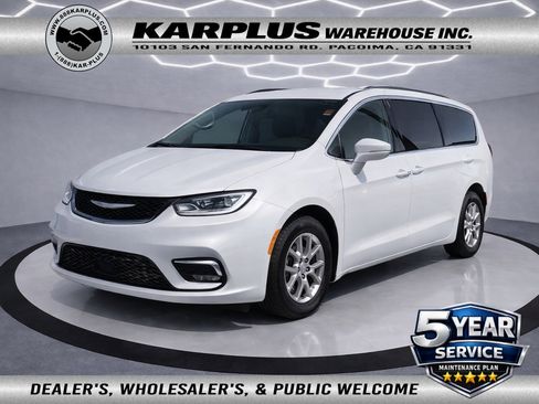 Used 2023 Chrysler Pacifica Touring image 1
