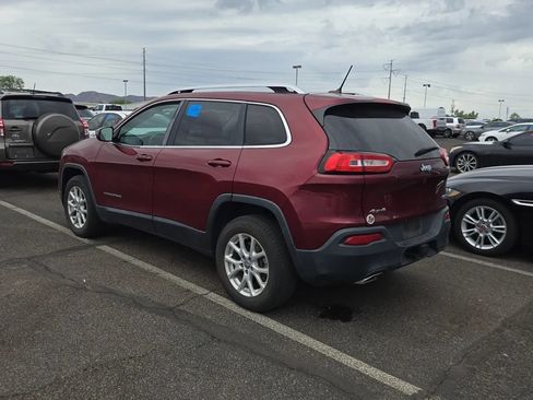 Used 2018 Jeep Cherokee Latitude AWD/4WD image 2