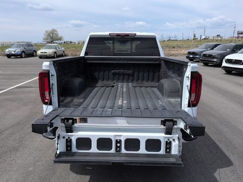 Used 2024 GMC Sierra 1500 AT4 w/ Technology Package AWD/4WD image 11