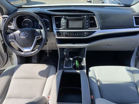 Used 2016 Toyota Highlander LE FWD image 23