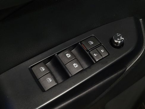 Used 2019 Toyota Highlander SE image 27