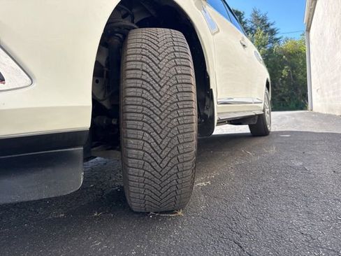 Used 2019 INFINITI QX60 Luxe w/ Essential Package image 35