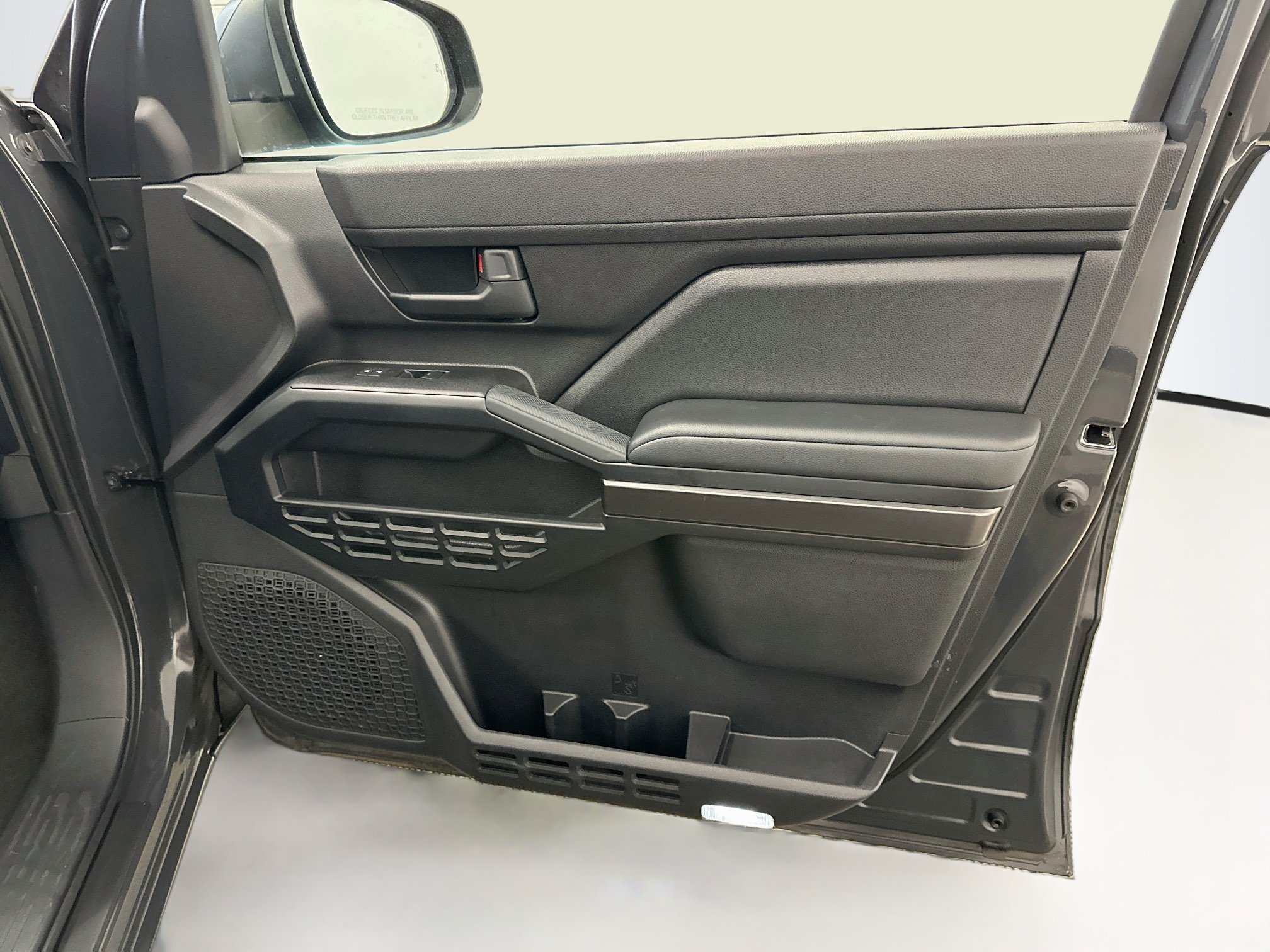Used 2025 Toyota 4Runner SR5 AWD/4WD image 33