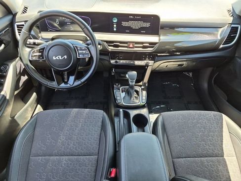 Certified 2025 Kia Seltos S FWD image 28