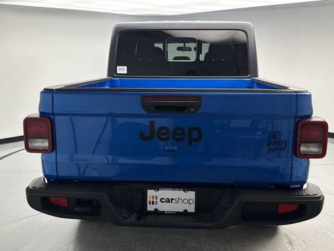 Used 2021 Jeep Gladiator Sport image 4