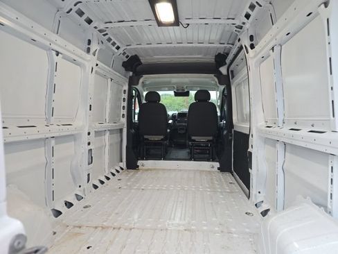 Used 2026 RAM ProMaster 2500 w/ Convenience Group FWD image 5