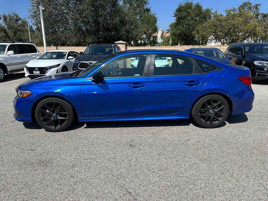 Used 2023 Honda Civic Sport image 2