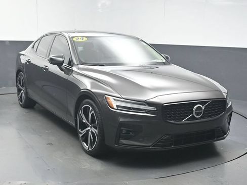 Used 2024 Volvo S60 B5 Plus w/ Climate Package FWD image 2
