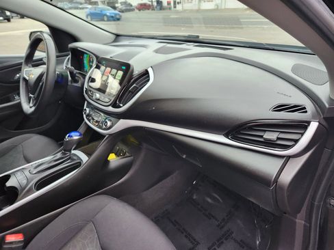 Used 2017 Chevrolet Volt LT w/ Comfort Package image 16