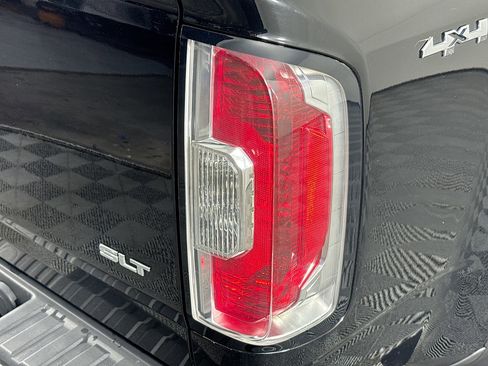 Used 2018 GMC Canyon SLT image 32