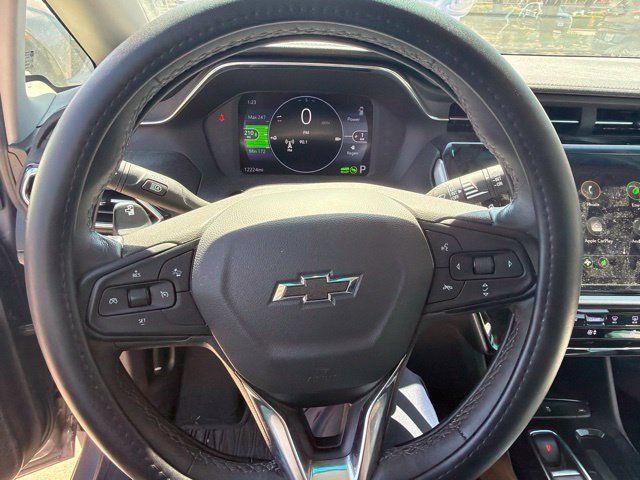 Used 2023 Chevrolet Bolt LT w/ Infotainment Package FWD image 6