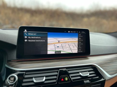 Used 2022 BMW 530i xDrive 530i xDrive Sedan w/ Convenience Package image 24