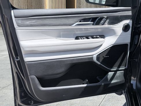 Used 2022 Jeep Wagoneer Series II w/ Premium Group I image 20