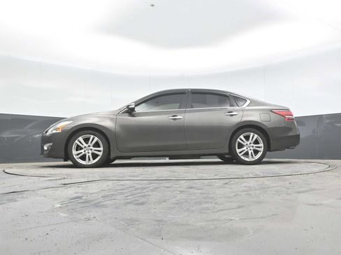 Used 2013 Nissan Altima 3.5 SV w/ Navigation Pkg FWD image 25