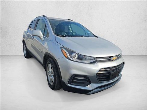 Used 2018 Chevrolet Trax LT w/ LT Convenience Package image 2