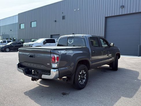 Used 2020 Toyota Tacoma TRD Off-Road AWD/4WD image 3