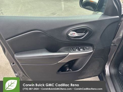 Used 2019 Jeep Cherokee Latitude Plus w/ Comfort/Convenience Group image 10