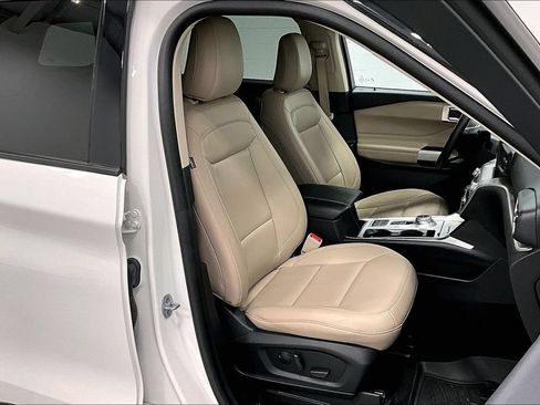 Used 2023 Ford Explorer XLT w/ Equipment Group 202A RWD image 9