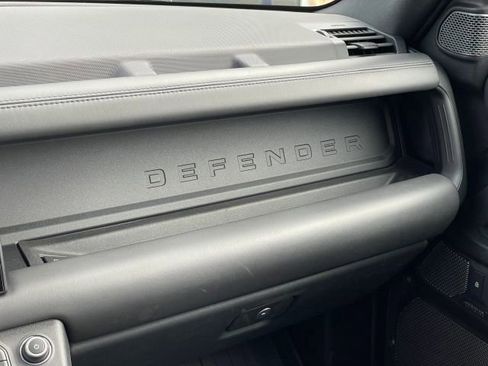 Used 2023 Land Rover Defender 90 V8 image 31