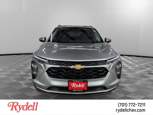 Used 2025 Chevrolet Trax LT w/ Driver Confidence Package FWD image 8
