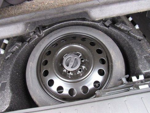 Used 2017 Chevrolet Equinox LT w/ Convenience Package image 28