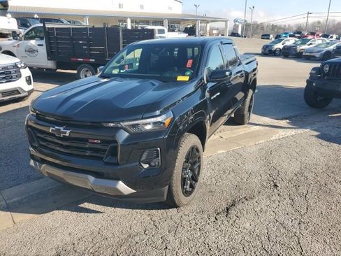 Used 2025 Chevrolet Colorado Z71 w/ Technology Package image 2