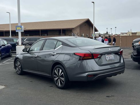 Used 2022 Nissan Altima 2.5 SV FWD image 3