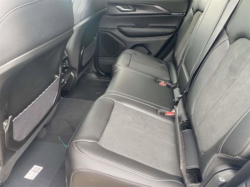 New 2025 Jeep Grand Cherokee Altitude image 9