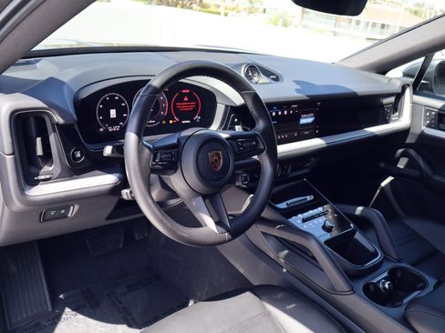 Certified 2024 Porsche Cayenne Coupe AWD/4WD image 4